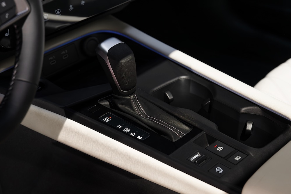 Nissan Sentra SV 2027 mostrando consola central