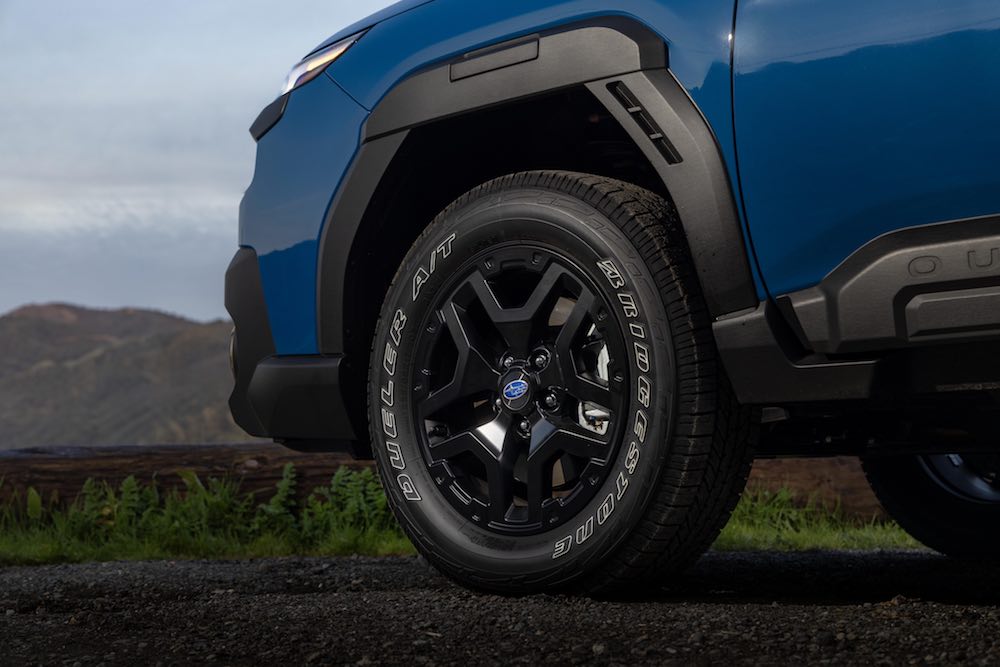 Llanta en primer plano del Subaru Outback Wilderness 2026