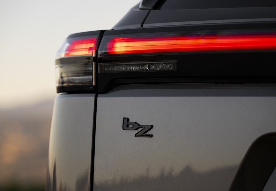 Emblema trasero del Toyota bZ Woodland Premium 2026