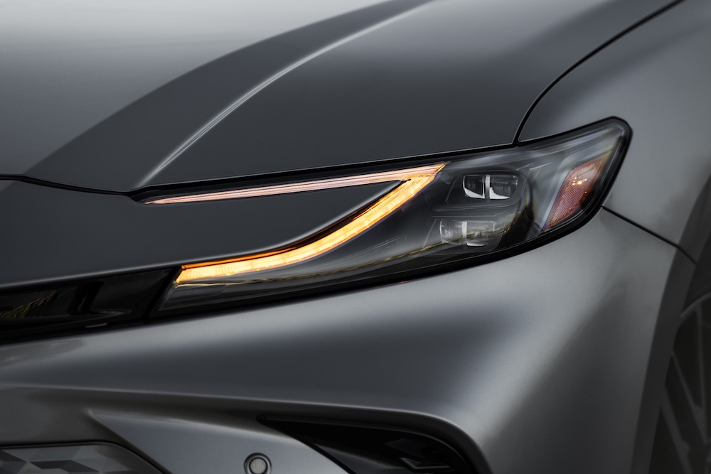 toyota-camry-xse-awd-2026-led-headlights