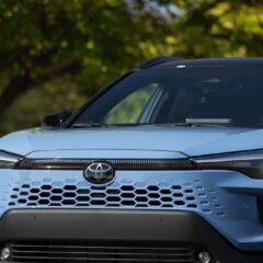 toyota-corolla-cross-hybrid-xse-2026-front-grille