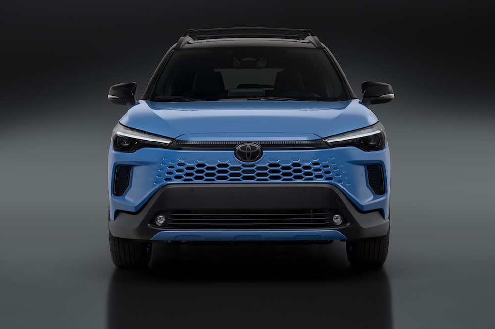 toyota-corolla-cross-hybrid-xse-2026-front-view