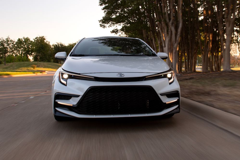 toyota-corolla-se-2026-front-view