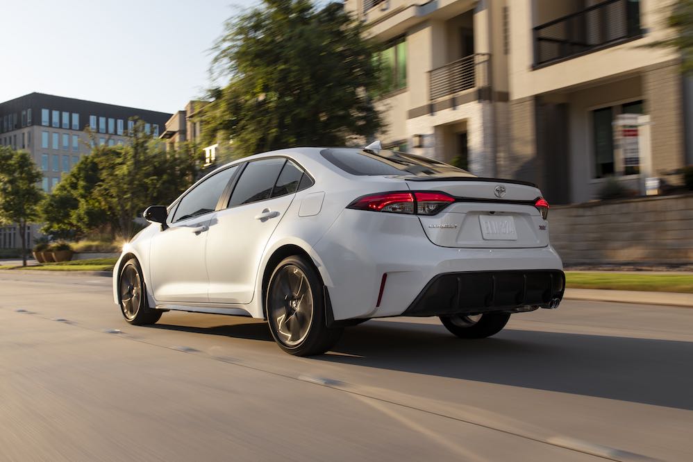 toyota-corolla-se-2026-rear-three-quarter-view