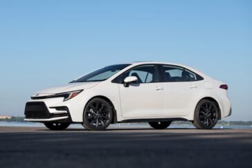 toyota-corolla-se-2026-side-profile