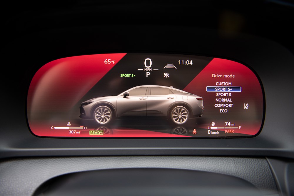 toyota-crown-platinum-2026-digital-instrument-cluster