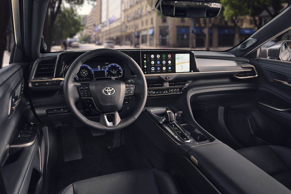 toyota-crown-platinum-2026-interior-cabin