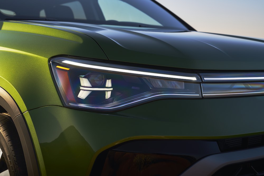 Faro delantero en detalle del Volkswagen Taos SE 2026