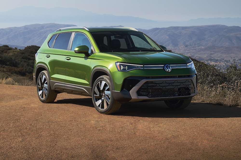 Volkswagen Taos SE 2026 en vista tres cuartos frontal